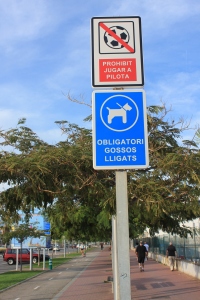 els gossos a la via pública